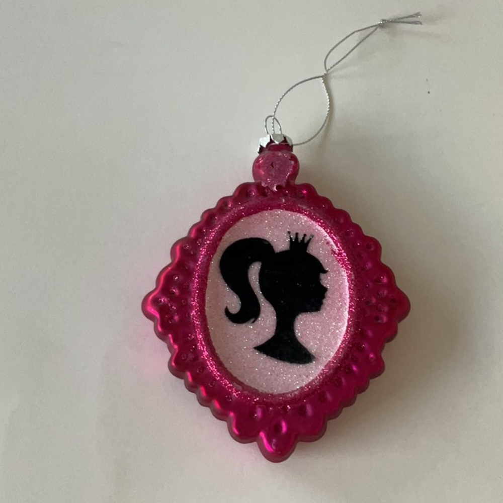 Barbie Christmas tree glass decoration, perfect condition sparkly,velvet profile - Picture 4 of 4